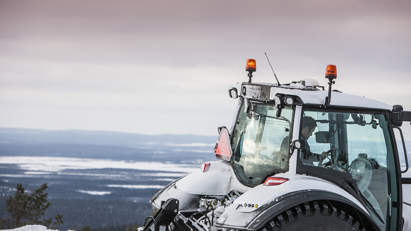 Valtra tractor winter