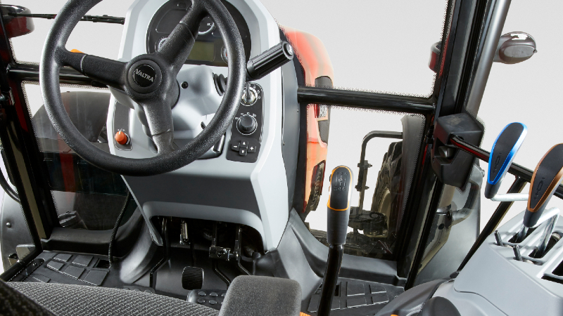 valtra-a5-series-tractor-a85-cab-interior-close-up-800-450.jpg