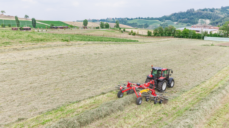 valtra-a5-series-tractor-implement-italy-800-450.jpg