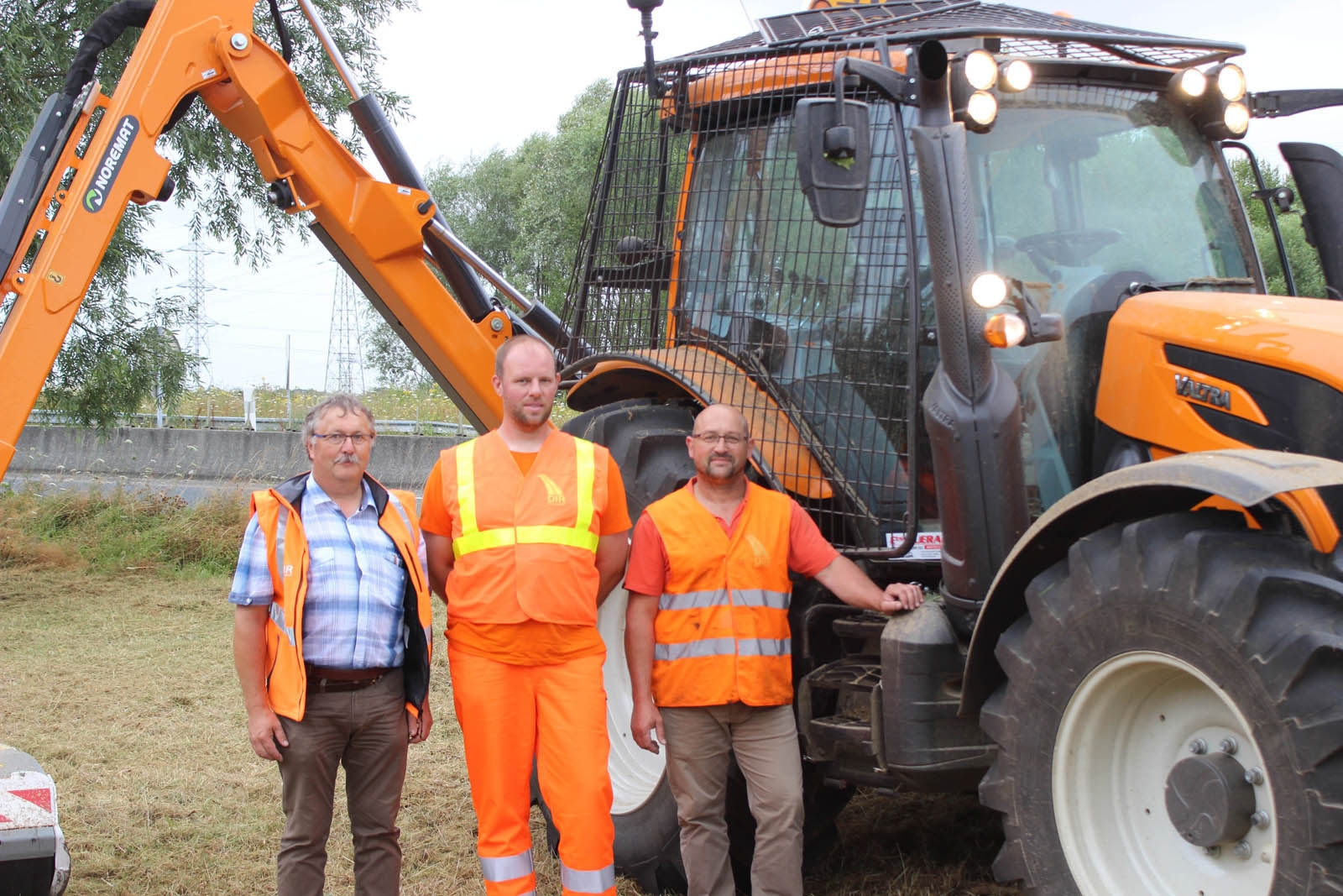 Marc Reze, Guillaume Oger and Sylvain Prouet are satisfied with their tailored Valtra tractors.