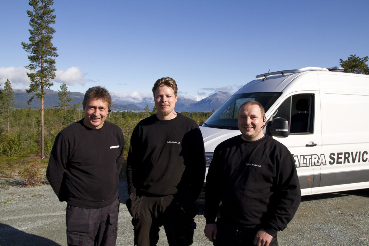 Bent meets his colleagues Rolf Bøe and Mads Einar Kristiansen at Sørkjos Storbil. The have been performing service at Akershus Traktor since March 2018.
