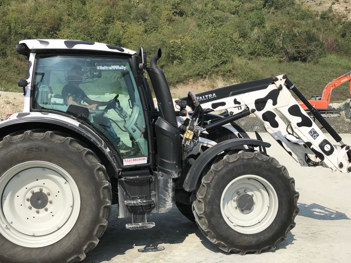 Azienda Agricola Frulli Sergio - also owns a Valtra T202 Direct and N141 HiTech. 