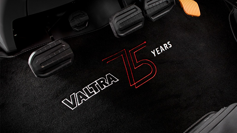 valtra-75-years-basic-package-window-floor-mat_450x800.jpg