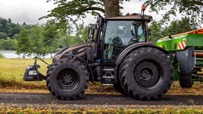 valtra-75-years-brown-matt-design_02_450x800.jpg