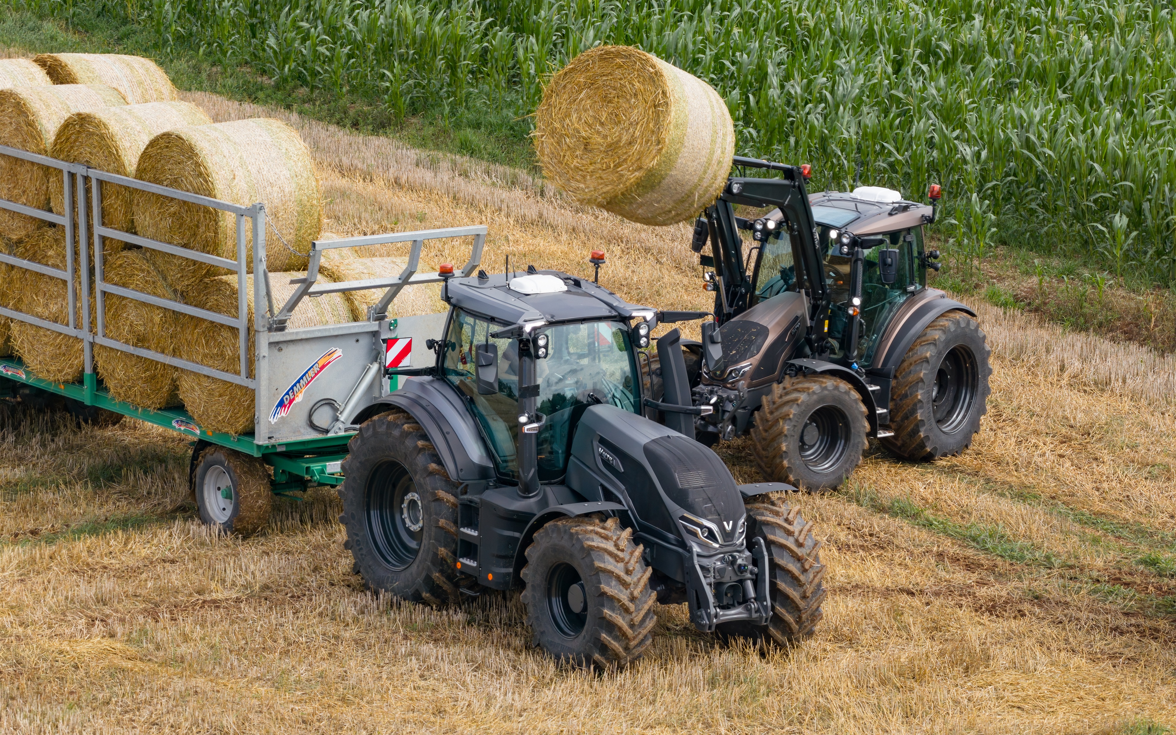 valtra-front-loaders_4000x2500.jpg