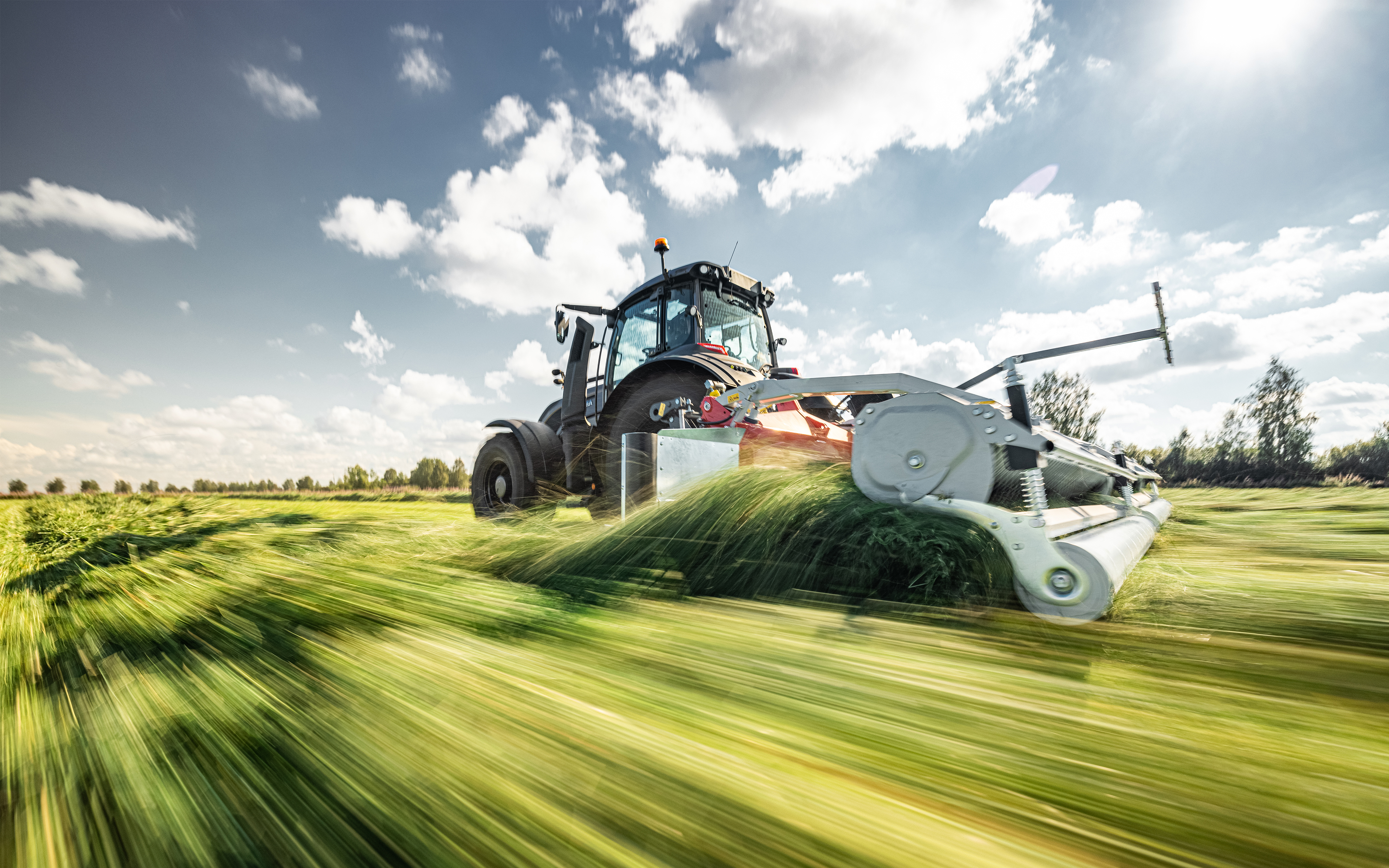 valtra-twintrac-reverse-drive-system_4000x2500.jpg