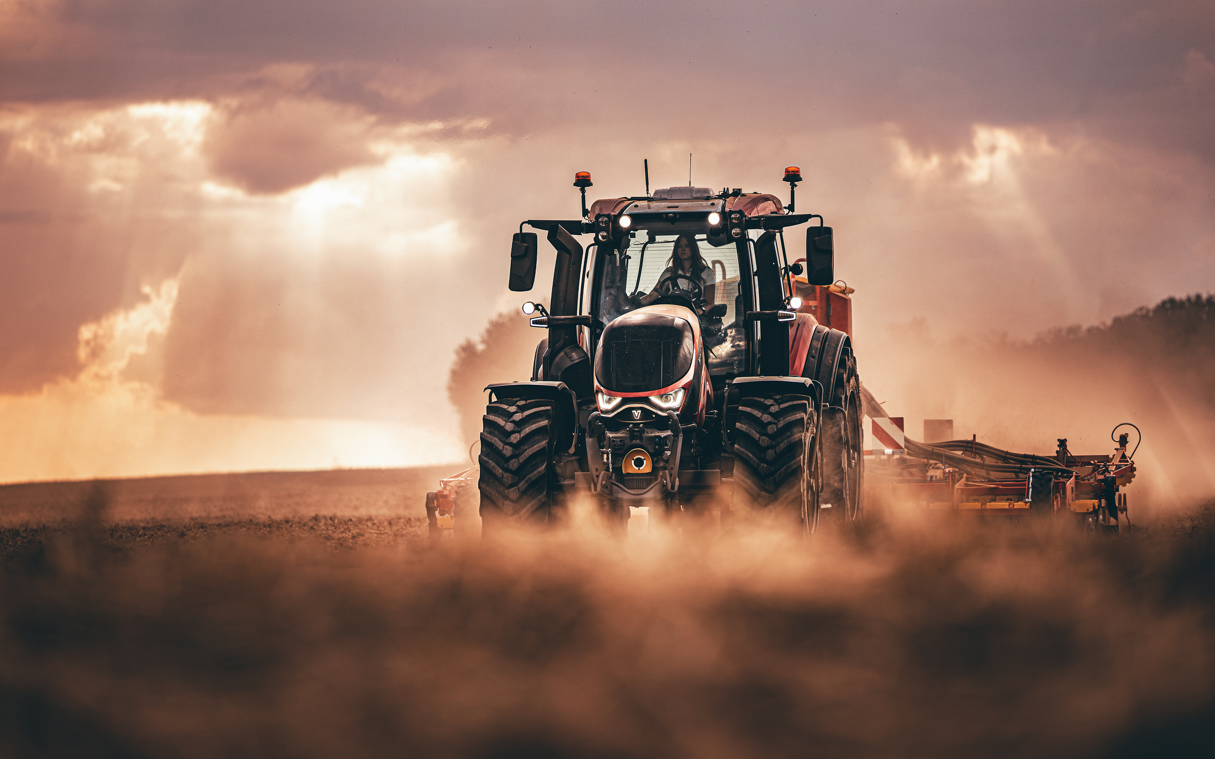 valtra-t-series-agco-power-core75-cvt-transmissions_4000x2500.jpg
