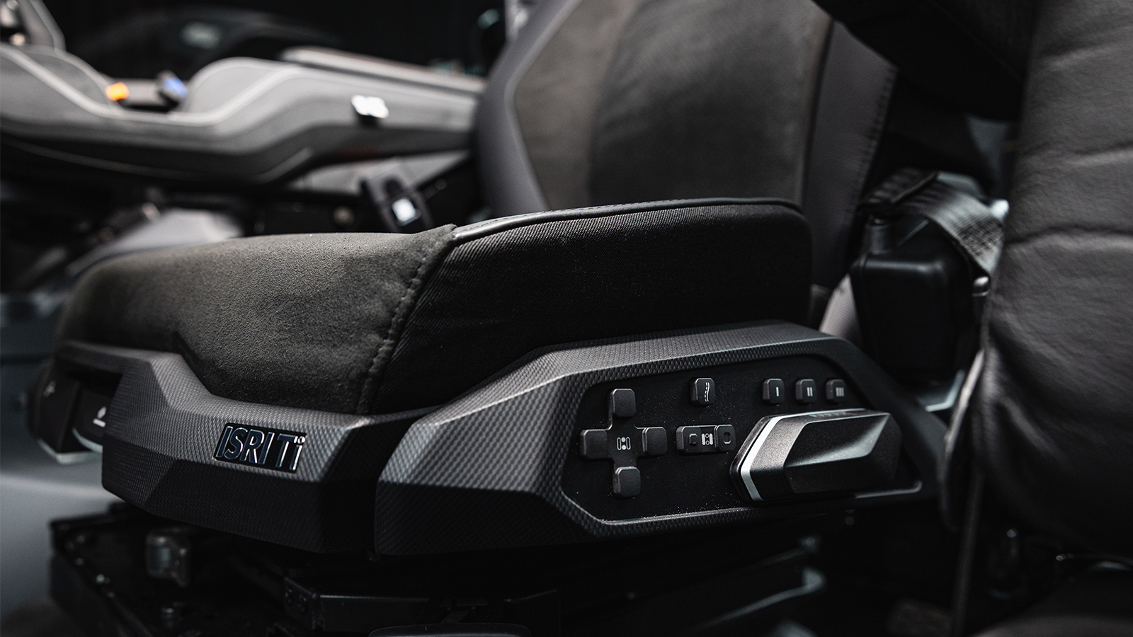 valtra-t-series-ultra-seat_1600x900.jpg