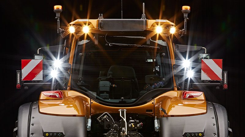 Valtra-Unlimited-work-lights-06-800x450.jpg