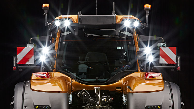 Valtra-Unlimited-work-lights-07-800x450.jpg
