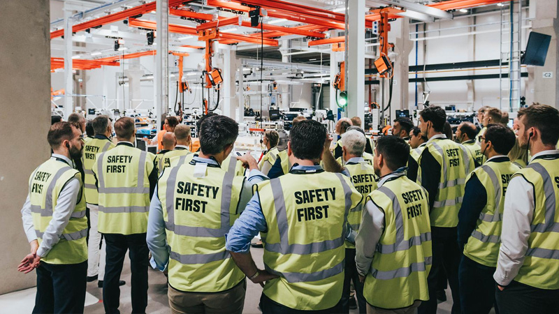 delegates-from-finland-and-paraguay-visit-valtra-factory_800x450.jpg