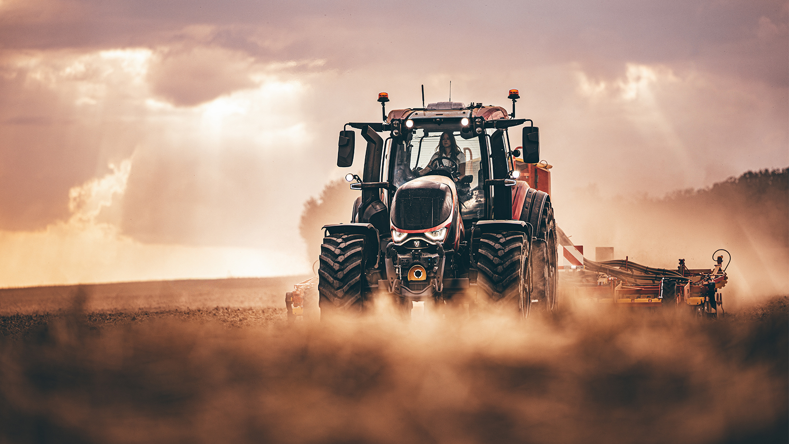 valtra-t-series-ground-speed-hydraulics_1600x900.jpg