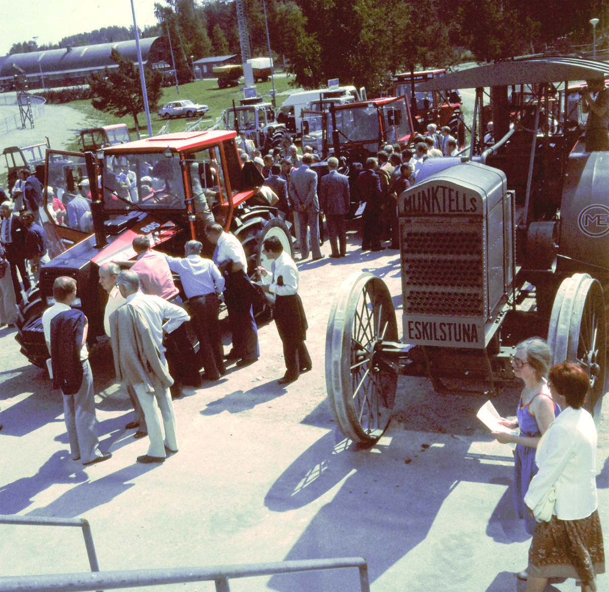 Valtra_history_First_Volvo_BM_Valmet_tractors_unveiled_on_1982-1200x1166.jpg