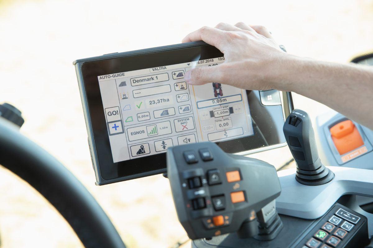 Auto-Guide_auto-guidance_system_is_a_key_component_of_the_DanRoots_farming_concept-1200x800.jpg