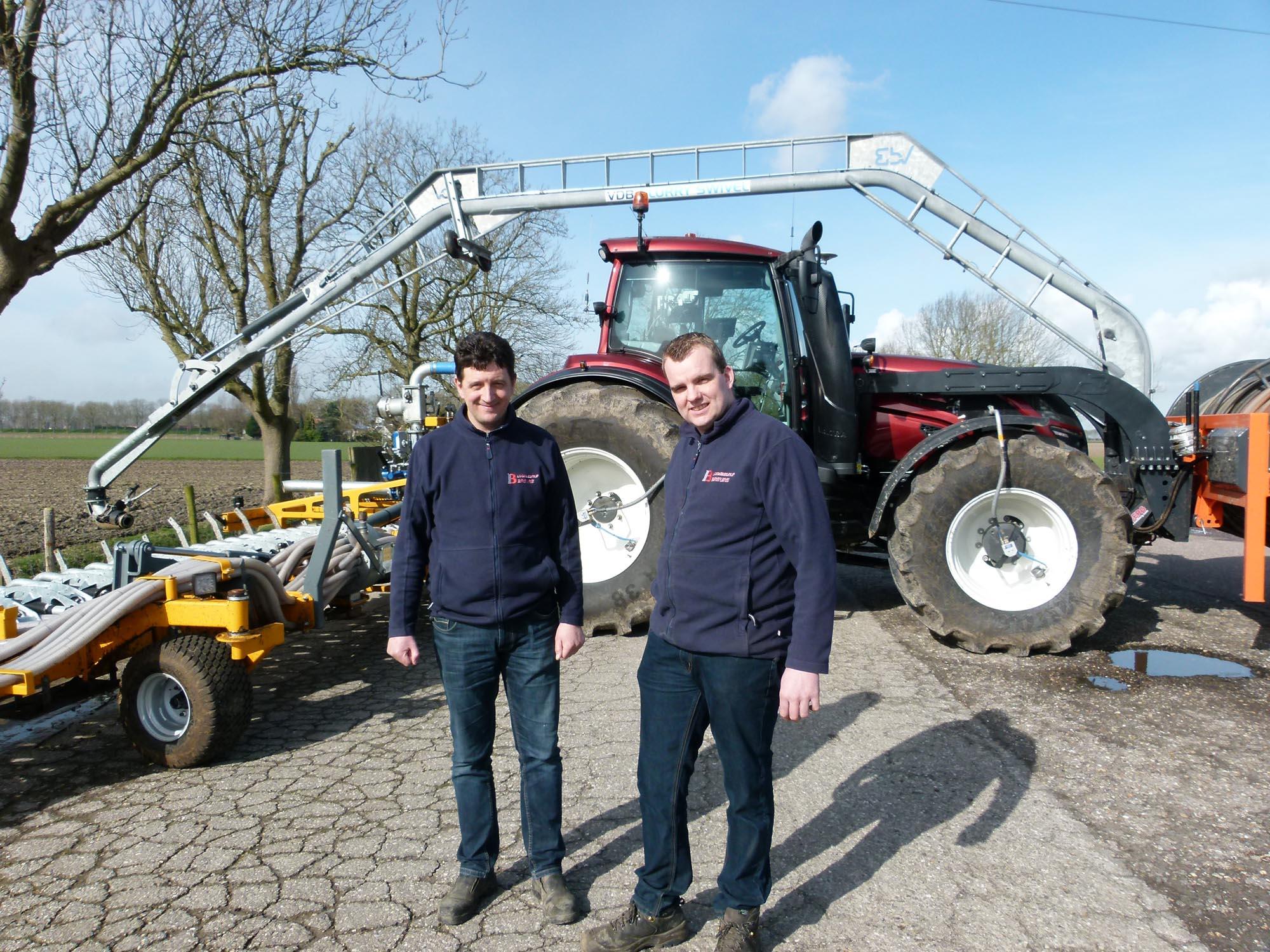 ”Ledereen vindt onze Valtra een mooie compacte trekkervoor z’n vermogen.”