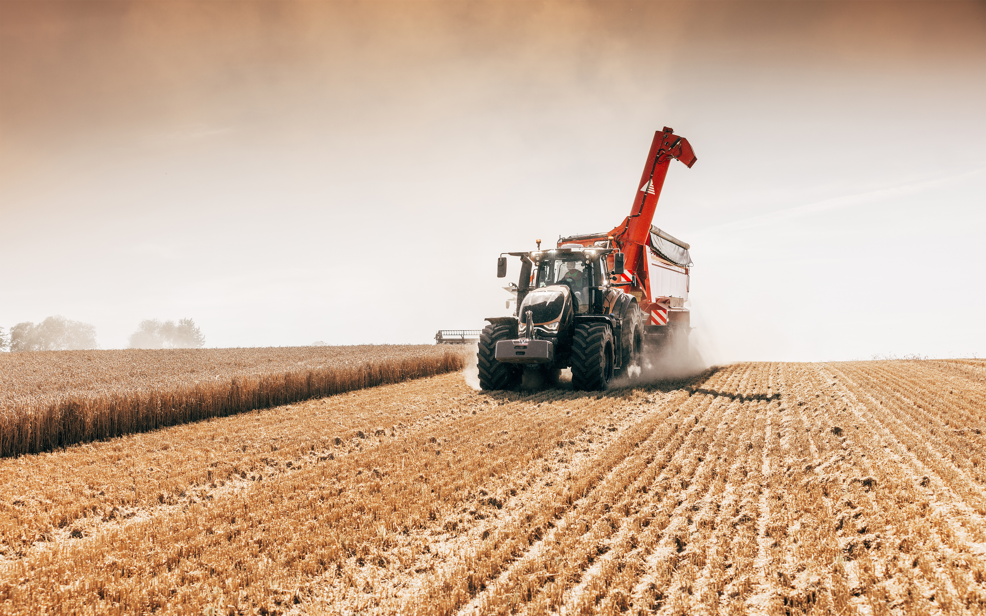 valtra-7-ways-to-protect-your-yield-against-drought_4000x2500.jpg