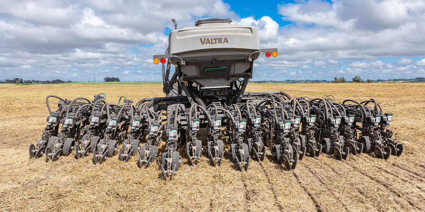 VALTRA-NOVA_MOMENTUM_TRATOR_T.jpg